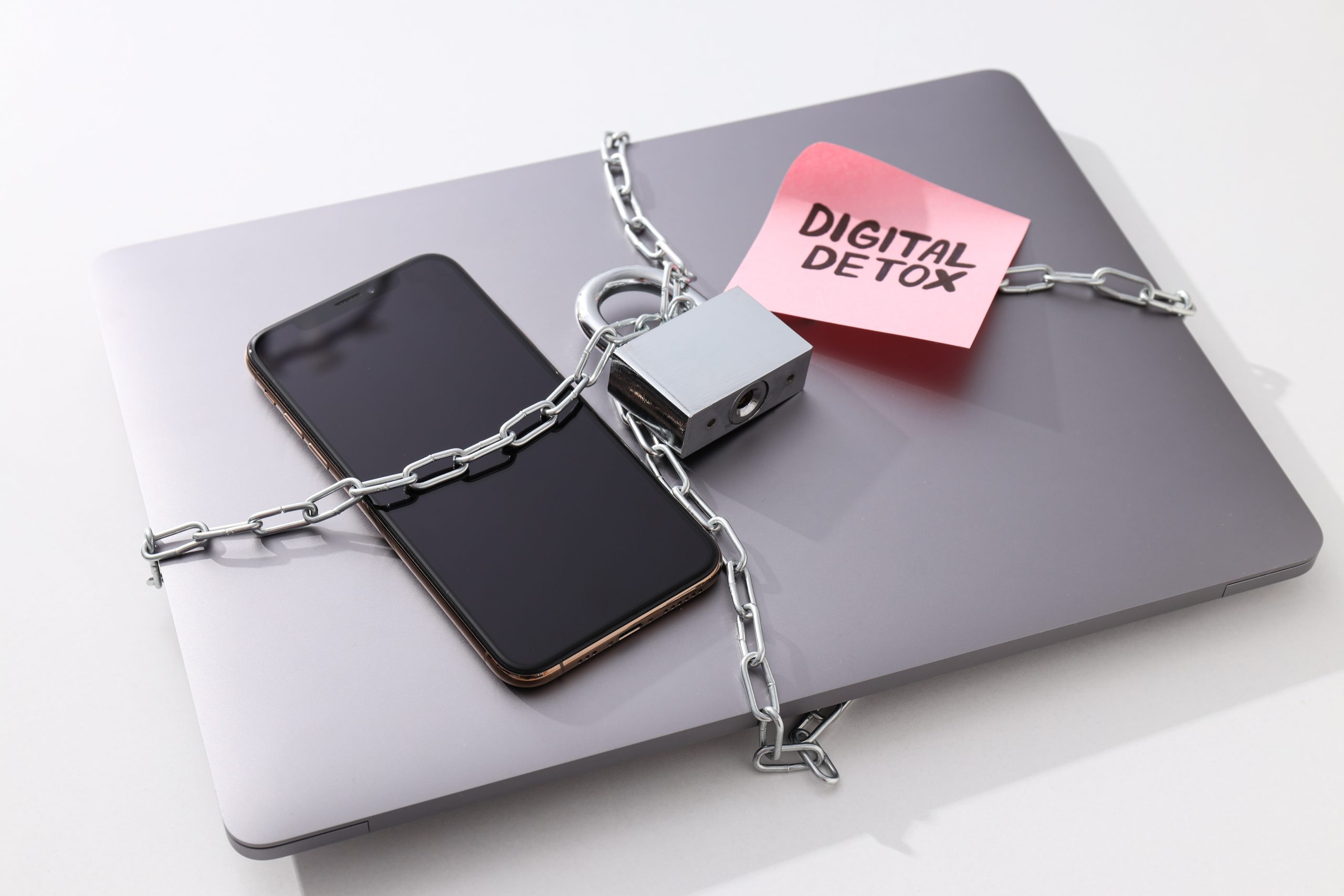 Image: Switch Off to Recharge: The Benefits of a Digital Detox – even for Marketing Professionals!